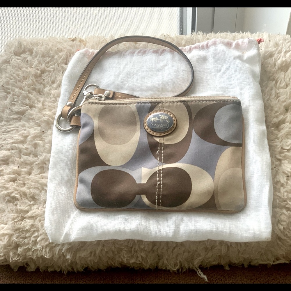 *B🛍B* Coach Signature Satin Wristlet